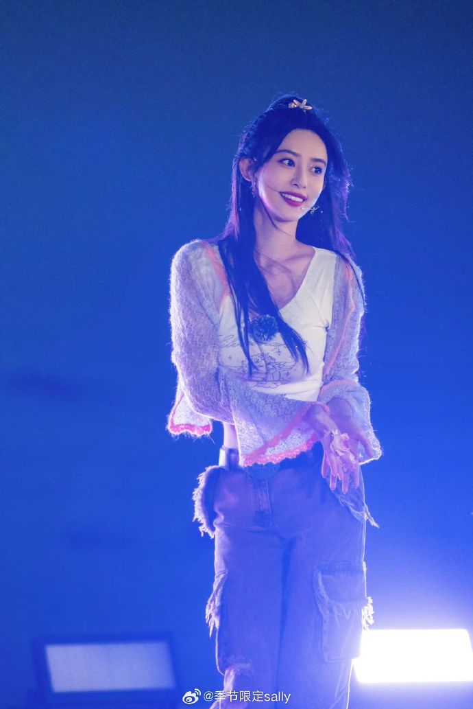 演员圈有魏大勋孟子义关晓彤,歌手有周深李荣浩张碧晨,今年有点东西啊