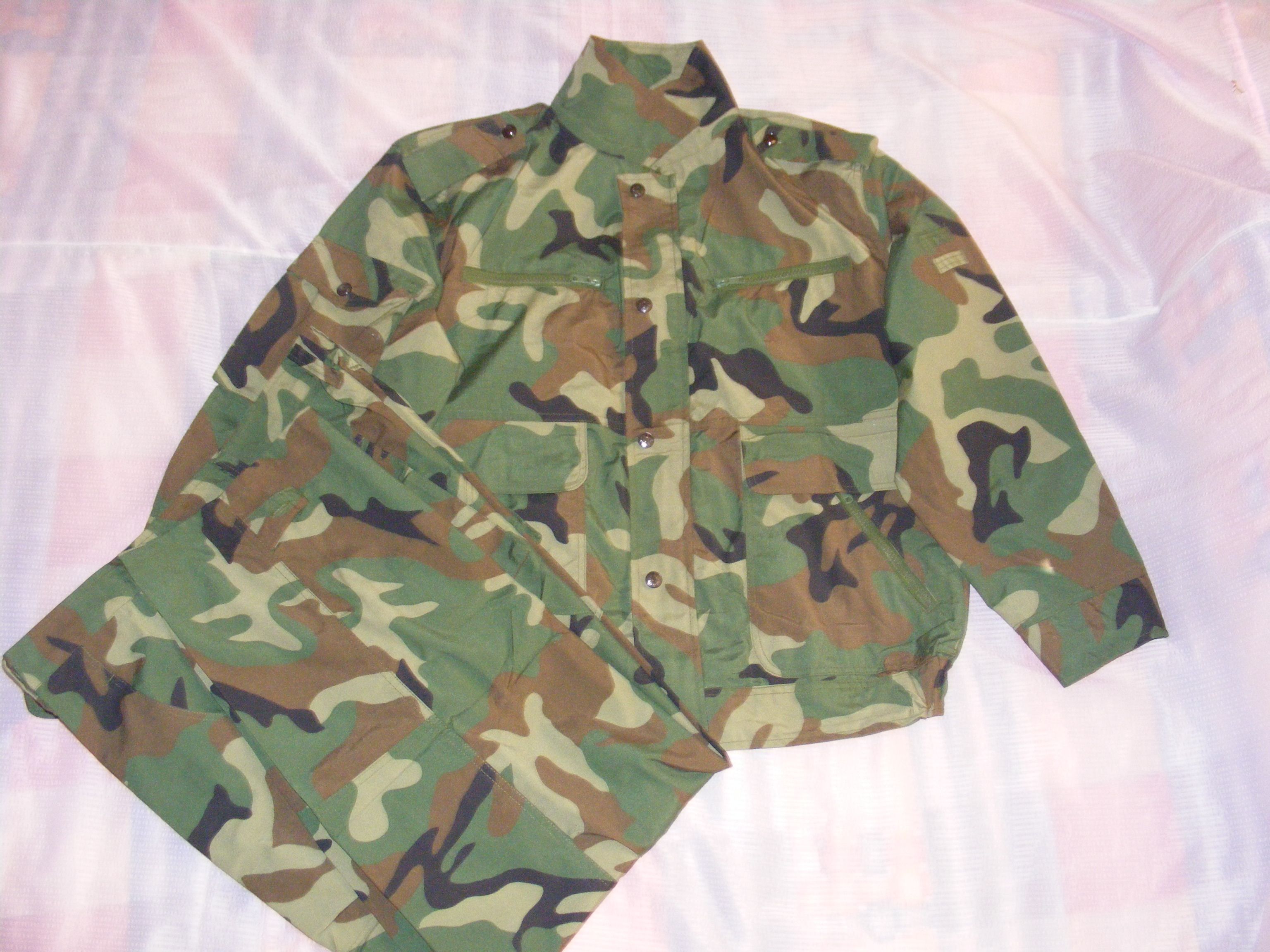 87式陆军绿色丛林迷彩夏装作训服样子是什么