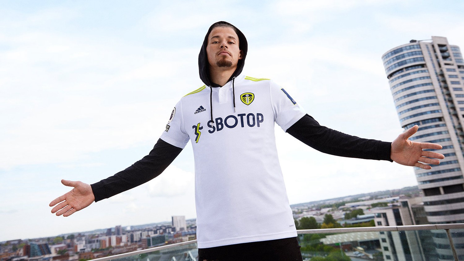 阿迪达斯发布利兹联2021/22赛季主场球衣