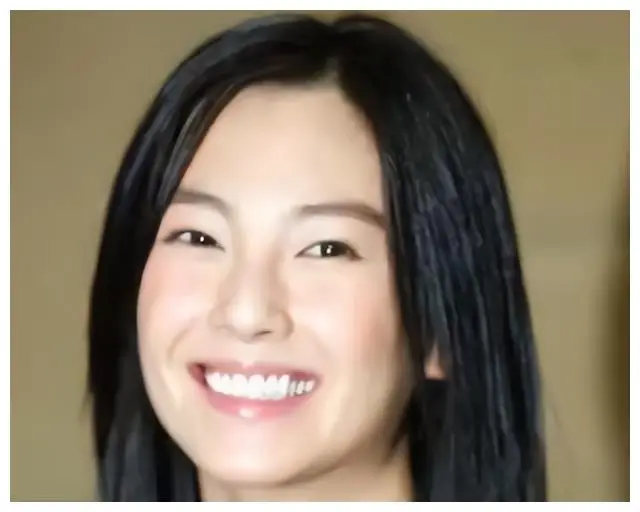 张雨绮追求者排到法国,引发变装惊艳,让你大开眼界!_双眼皮_形态_眼睛