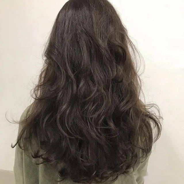 今年很流行的烫发发型,减龄显年轻_手机搜狐网