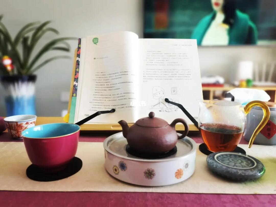 喝茶看书