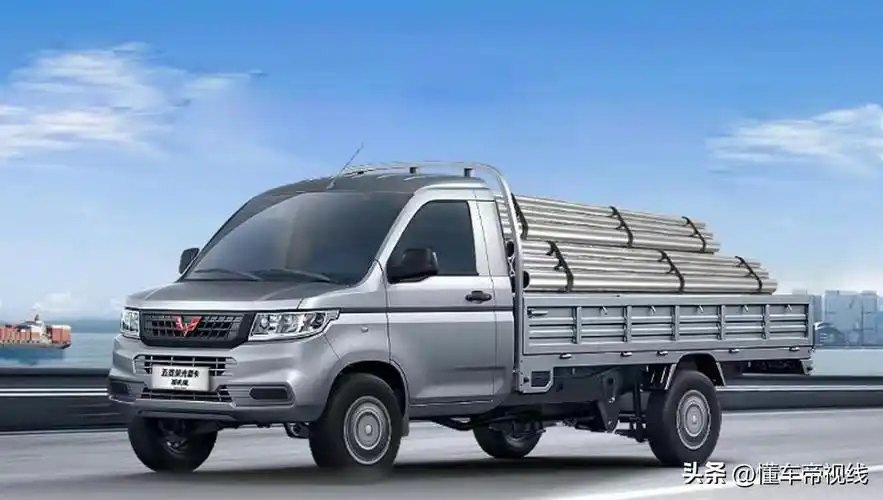 五菱荣光小卡双排1.5新款报价及图片,二手的需要多少钱?