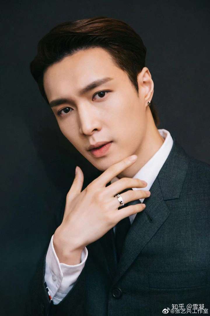 有哪些手好看的男明星? - 知乎