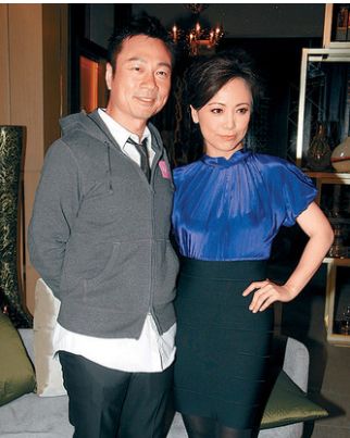 黎耀祥邓萃雯罕同框!身材壮硕手背青筋凸起,女方肤白不显老