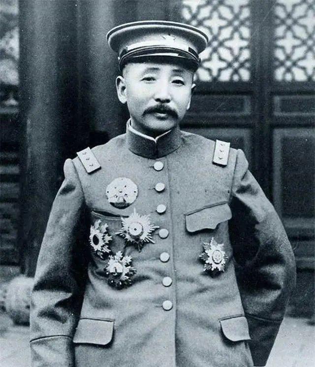 2007年,一台湾商人来到沈阳大帅府,对售票员说:我就不