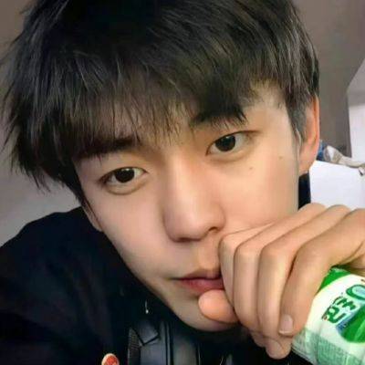 看起来很气质意境唯美帅气男生头像真人帅哥照片