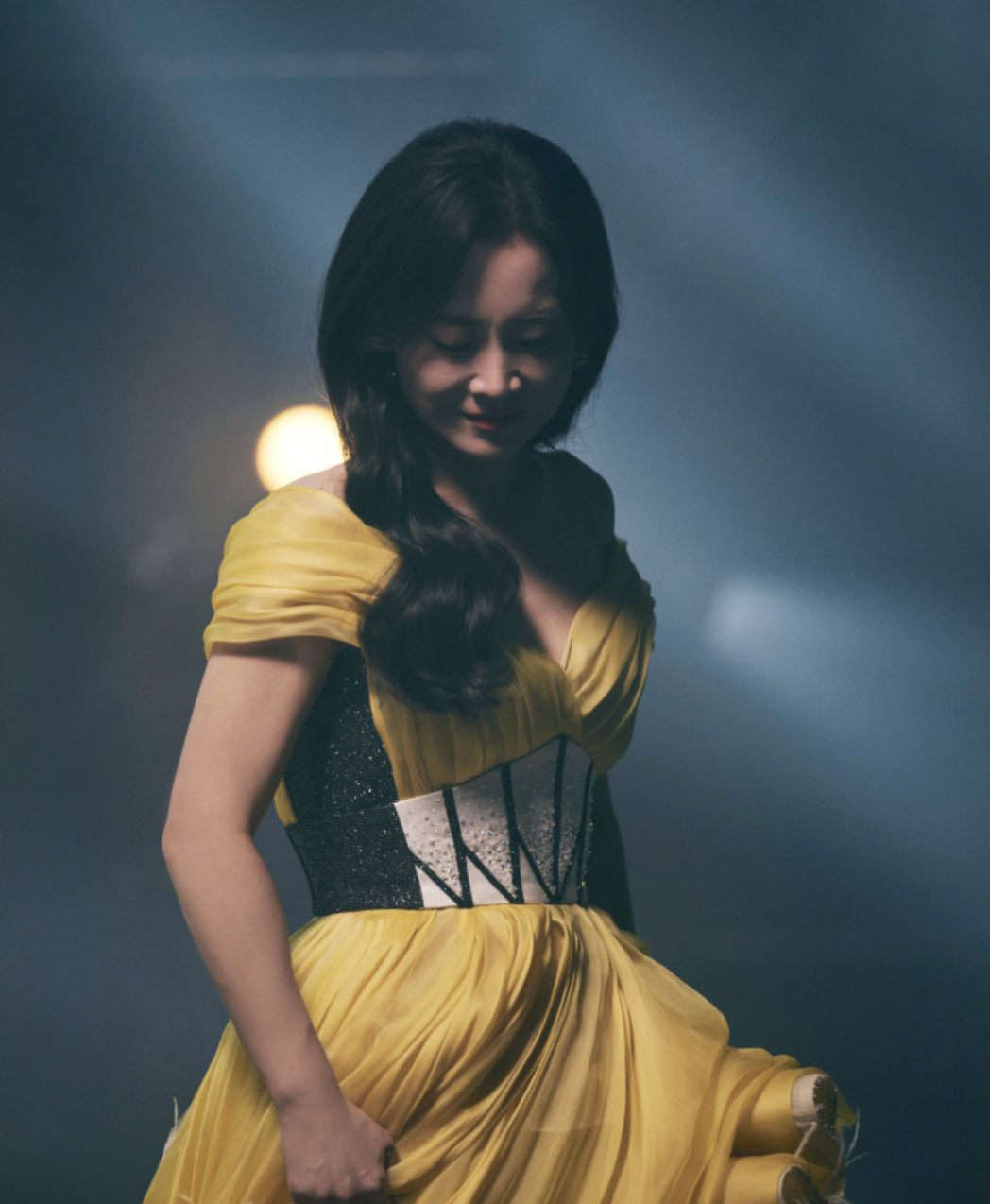 终于看到了贾玲大波浪的造型,电影《热辣滚烫》发布由贾玲演唱的壤北