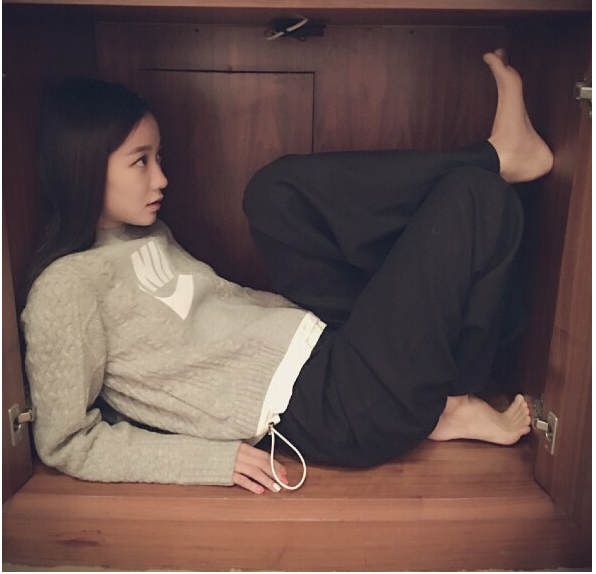 曝:王珞丹被嫌脸圆不吃晚饭 被工作人员锁柜里?