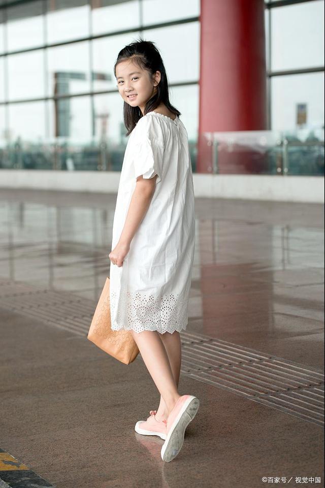 黄磊17岁大女儿近照曝光,多多扎双辫漂亮气质,越来越成熟