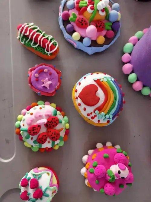 走进缤纷的彩泥世界——一年级美术手工作品展