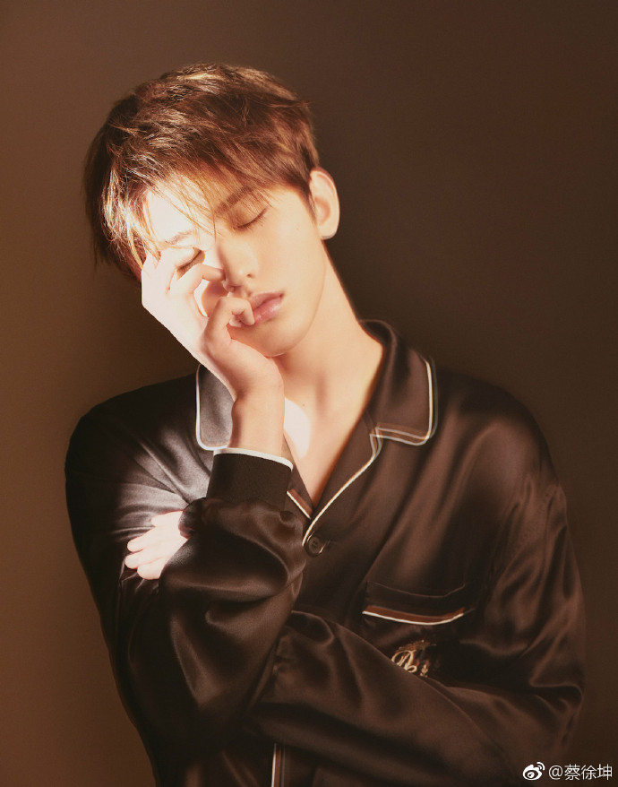 蔡徐坤##蔡徐坤新歌afterglow