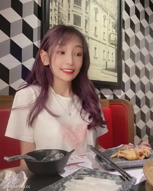 斗鱼女神主播叶知秋vanessa怎么感觉有点逗比啊