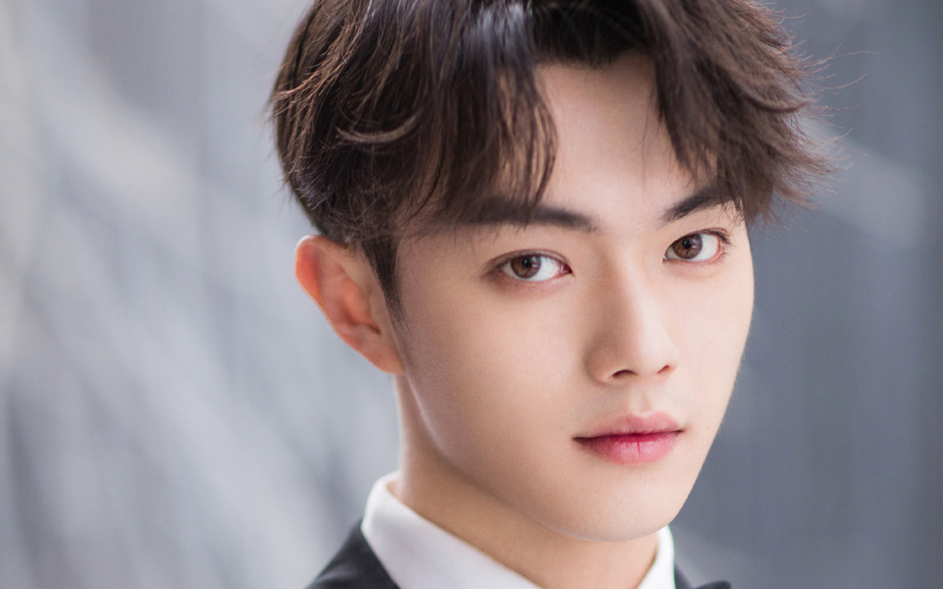 许凯帅气迷人写真图片桌面壁纸