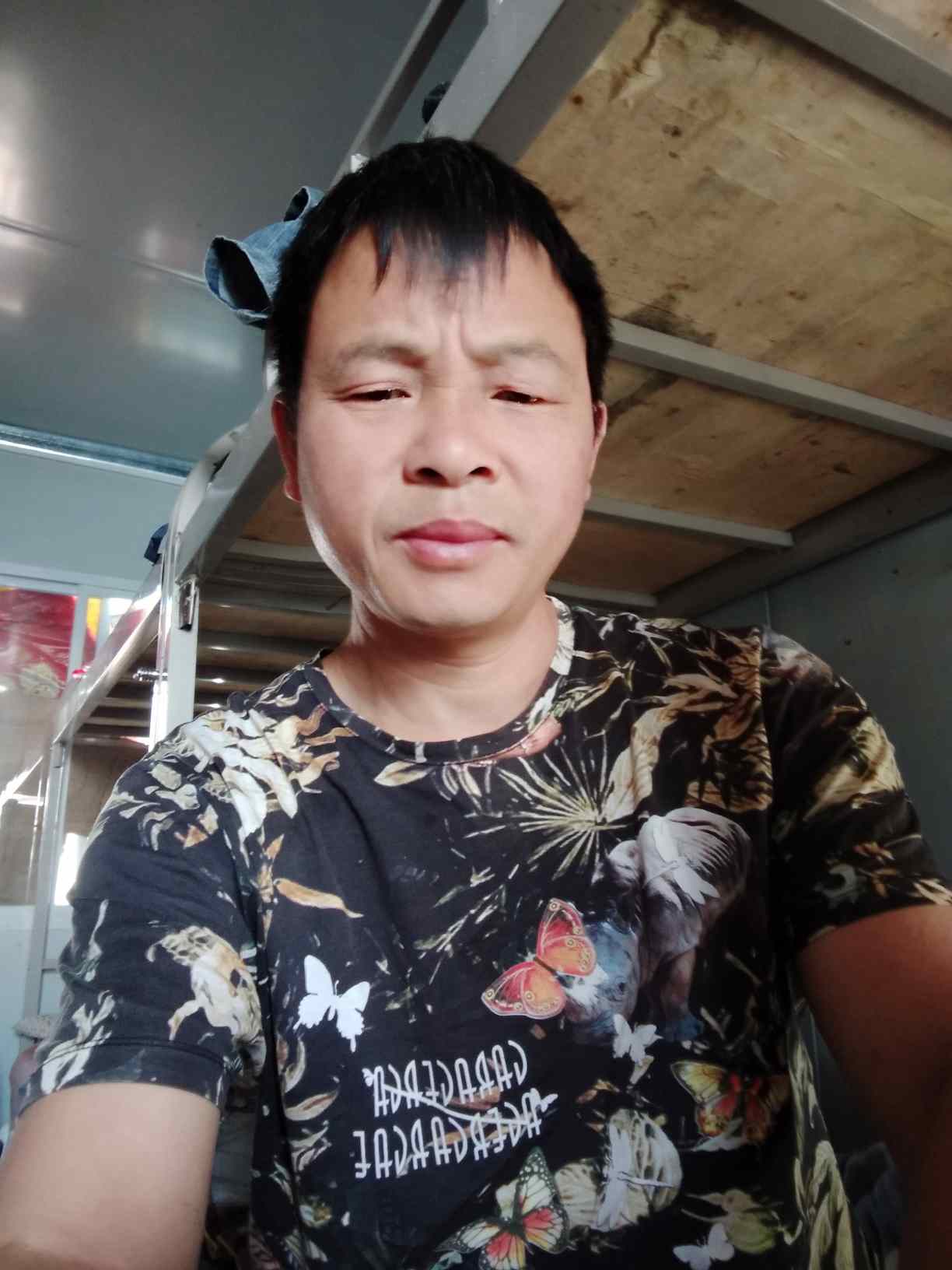 先生张义立45岁男布依族