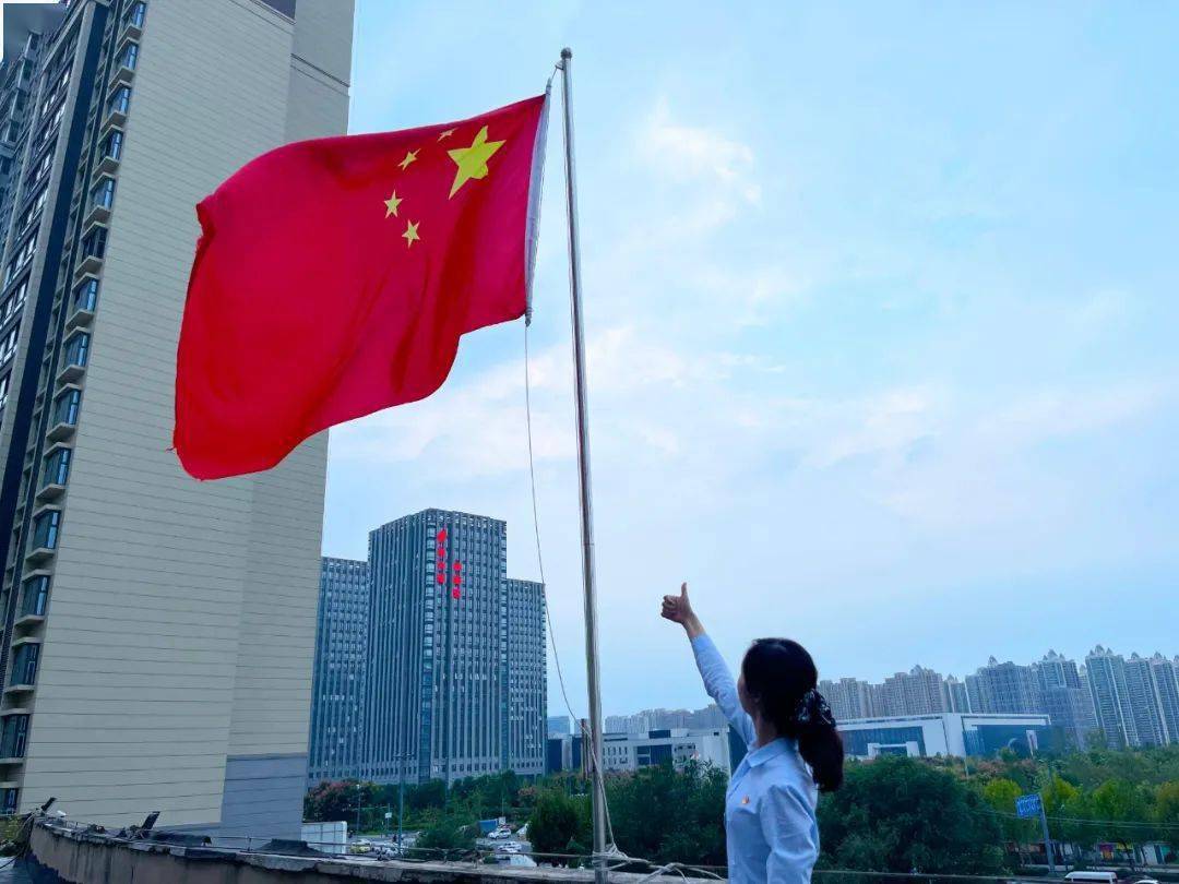 我与国旗共合影,向心中的那一抹红致敬!