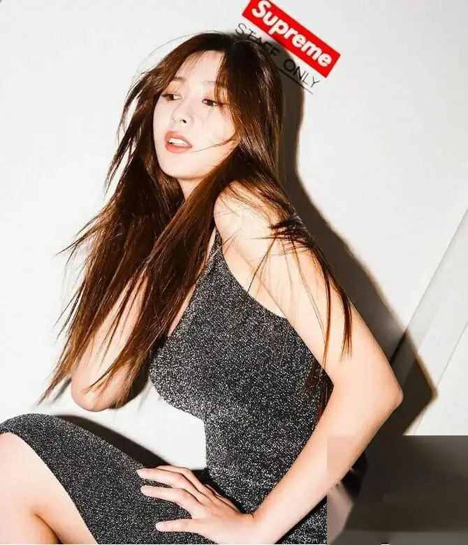 36岁吴夏荣,美貌与才华兼备的女神级人物!