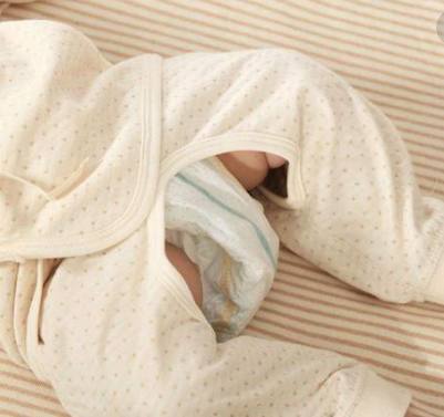 对宝宝穿开裆裤,你是怎么做的?