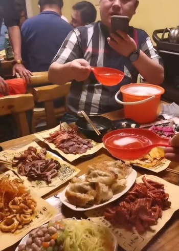 这个饭店有创意,喝酒的方式太新颖了,还是头一次见!43