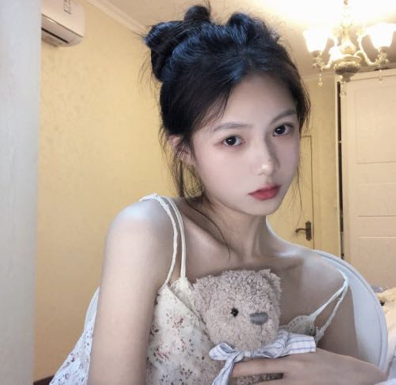 王者荣耀:校草网恋一年半,女友5.1突然发来两张照片,看清模样后怂了!