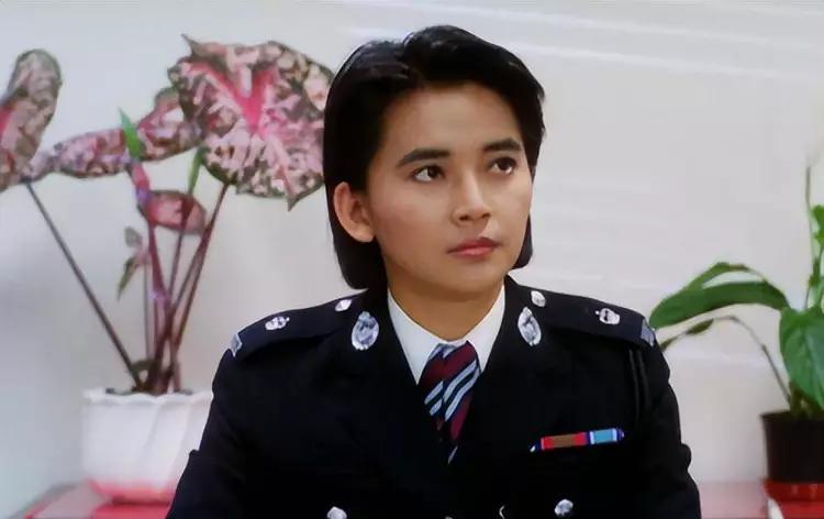 尤其,在参加完成龙监制的电影《霸王花》后,该片迅速在内地传遍大江