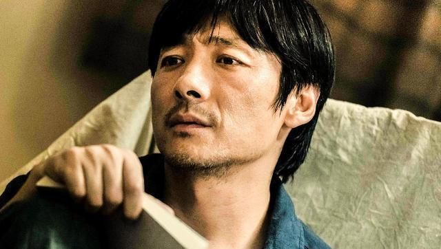 除开演员的身份之外,去年祖峰还首次担任导演,推出了作品《六欲天》