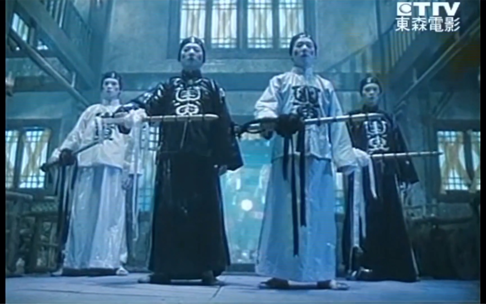 「僵尸至尊」粤语原声片段-大批僵尸杀上门,就连九叔也难以应付,情急