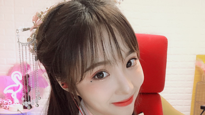 迅雷直播一姐姜允儿入驻斗鱼平台!人美,歌甜,下一个斗鱼一姐?