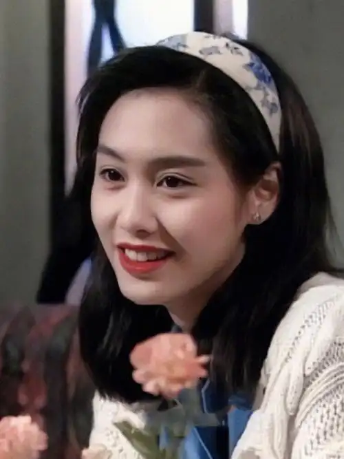 朱茵啊,她一眨眼,就让人心一颤.