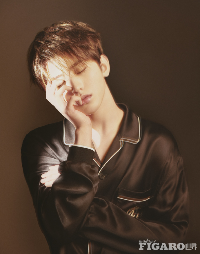 封面 黑天鹅内页高清来袭 六年[给你小心心][给你小心心]#蔡徐坤