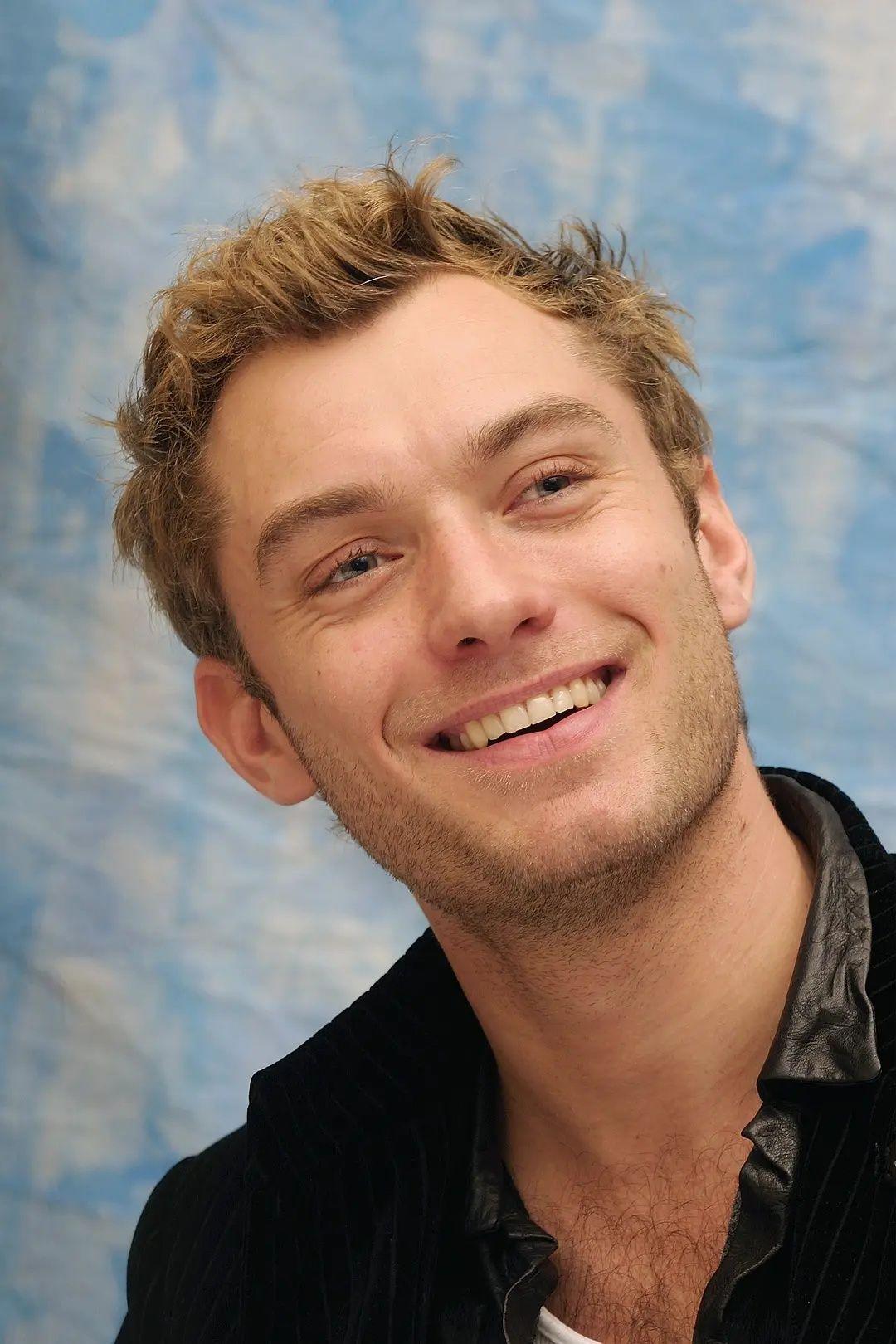 为什么说裘德洛很帅呢