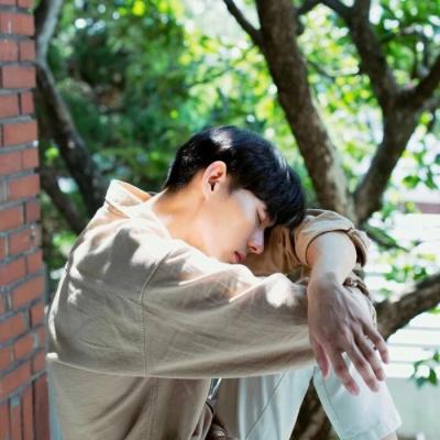 适合30岁男人用的成熟稳重微信头像往事埋风中