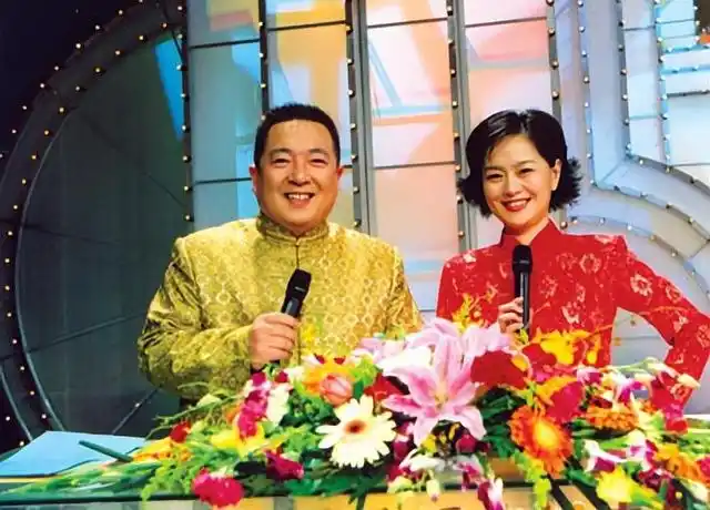 回顾鞠萍:中专生变身央视一姐,头婚背后都是泪水,44岁携子再嫁