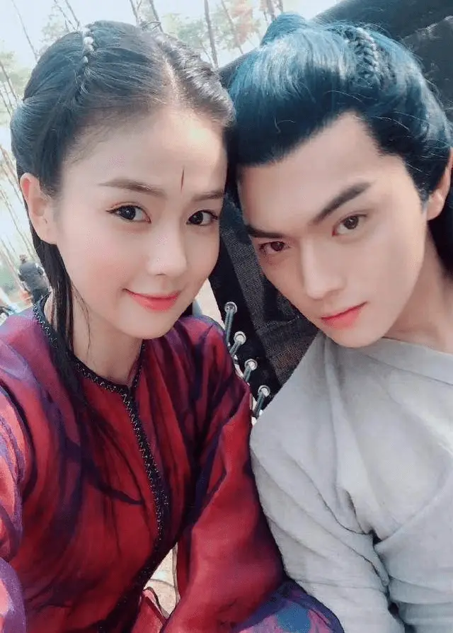 狗仔曝光许凯赵晴恋情后/又说许凯和白鹿在一起过_网友_公司_男方