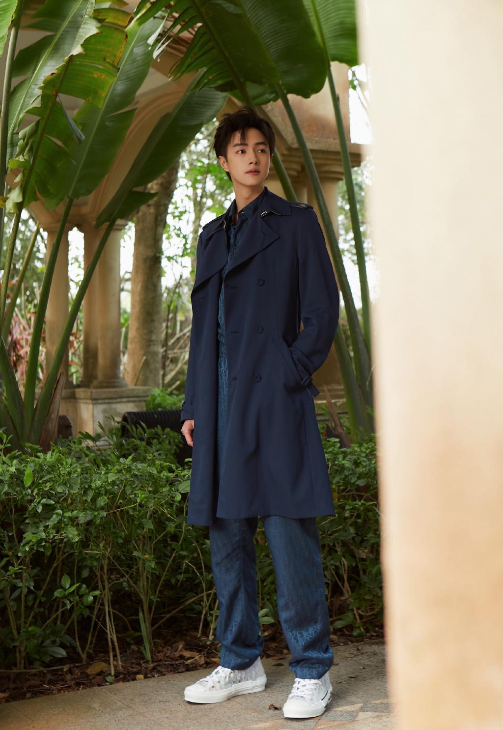 "花泽类"官鸿:拥有元气笑容的暖男形象,竟然那么会穿搭_阳光_西装_工