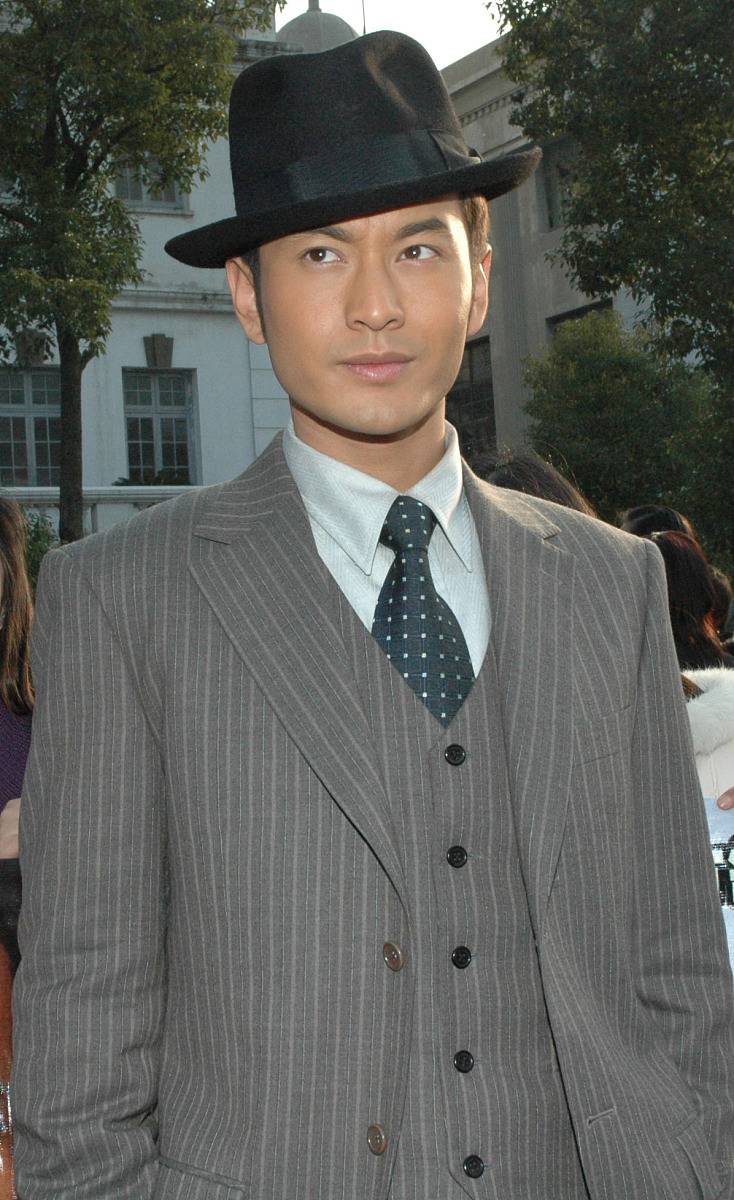 最近,黄晓明在电视剧《潜伏者》中的一句喊话,让观众们沸腾了!