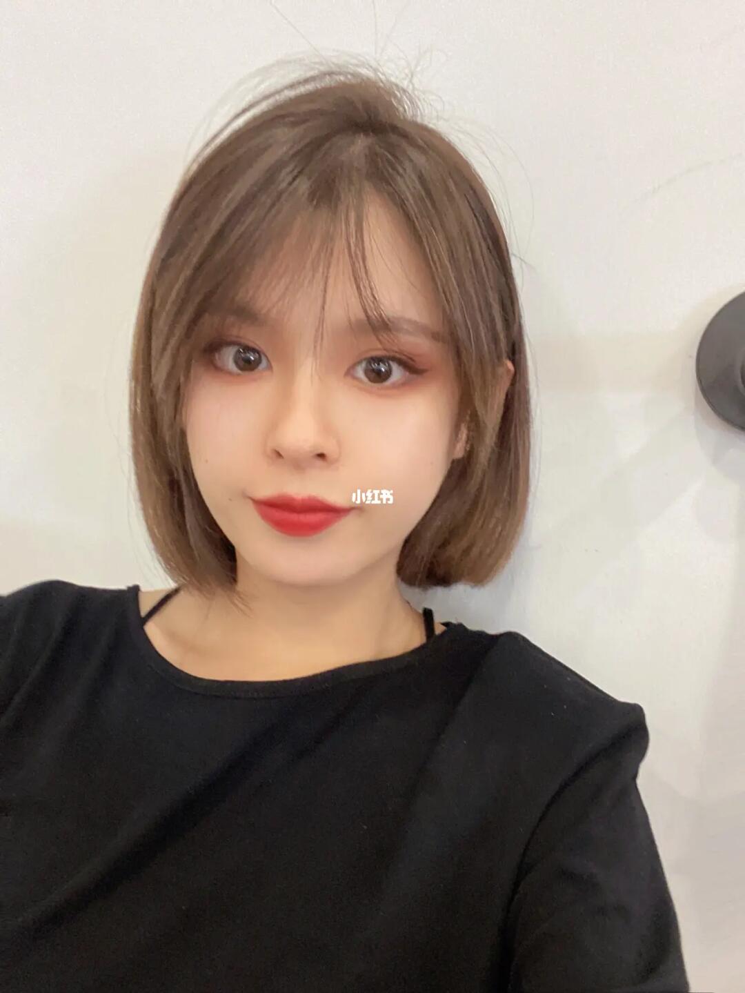 终于剪了短头发 颜色是不用漂的奶茶色#发色分享  #短发  #女生短发