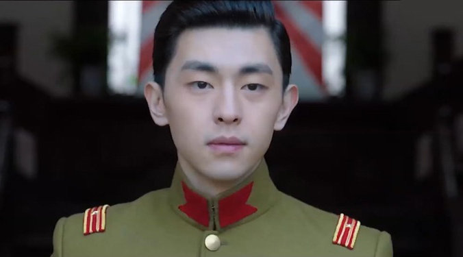 邓伦燃情大地[超话]# 奶伦首次挑战大反派角色,黑化之后的军装造型