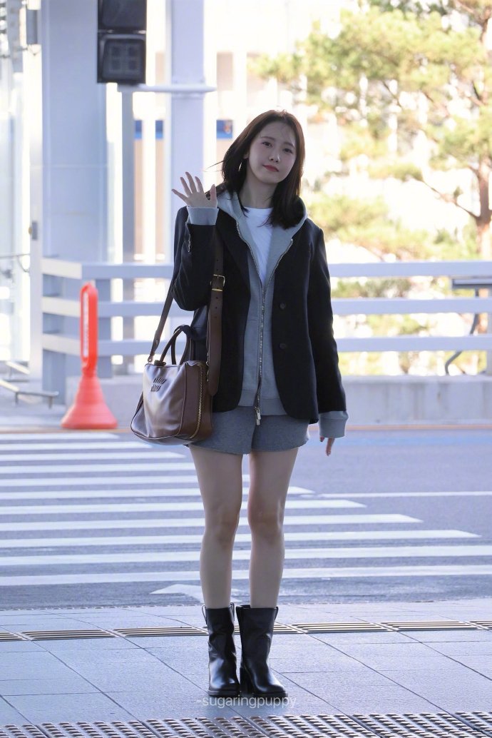 林允儿仁川机场出境巴黎相关一则3230343730:@limyoona90