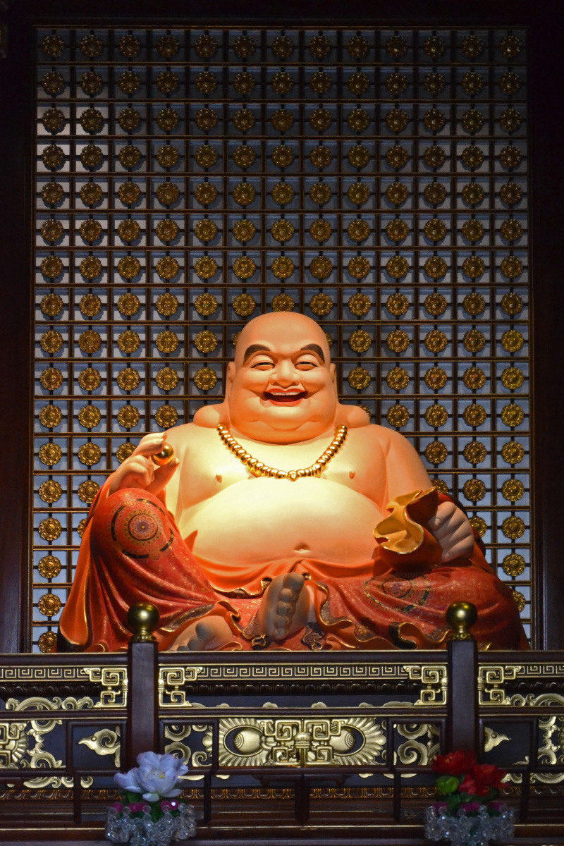 弥勒佛大肚能容天下事慈言善笑笑世上可笑之人