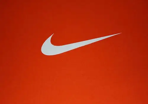 t恤上的耐克logo媒体的发展促进了logo的研究发展.