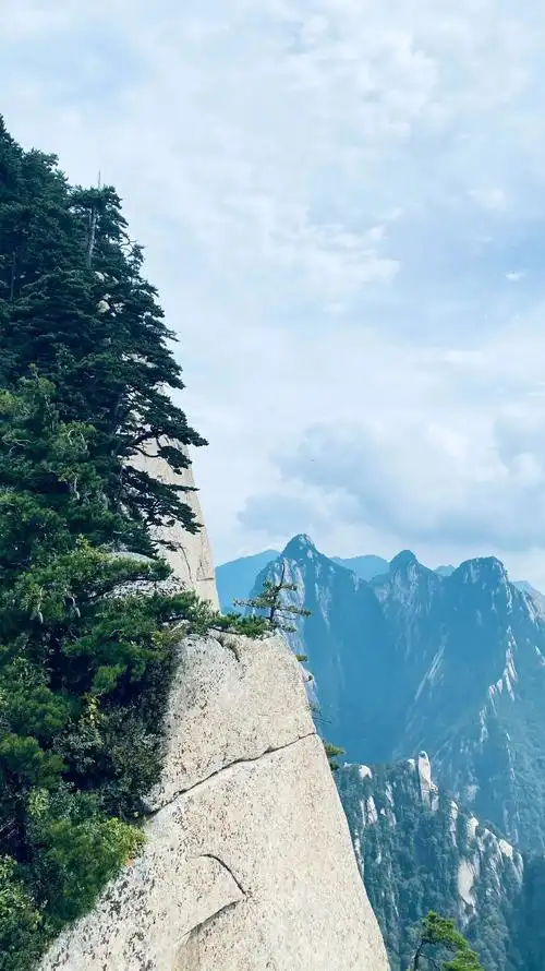 听闻不如经历,向往不如出发,最美的风景都在路上,自古华山一条 - 抖音