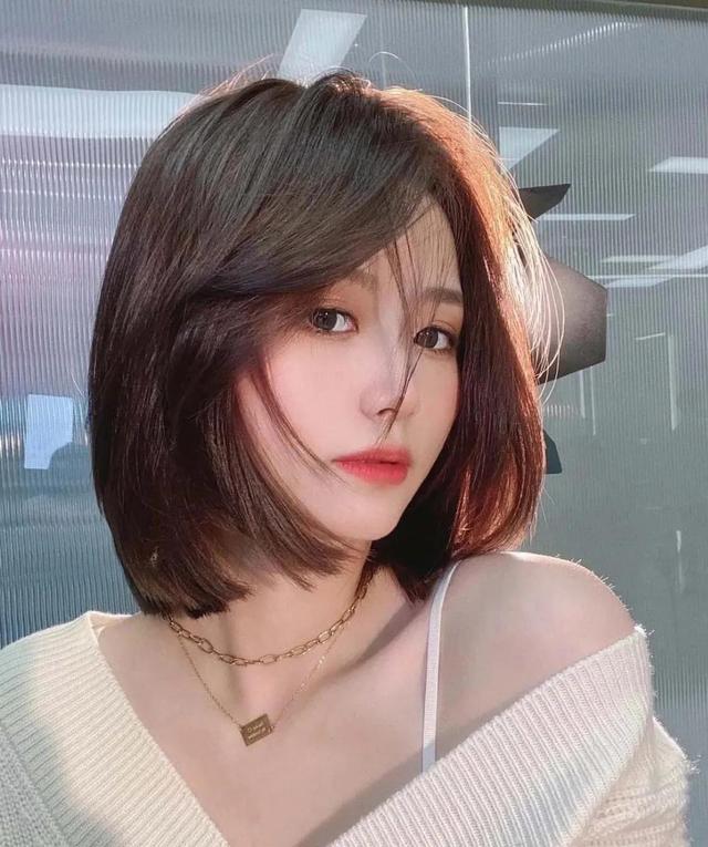 减龄短发2021最新图片减龄发型2021最火短发直发