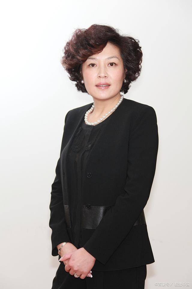 李咏病逝四周年,哈文的近况令人心疼