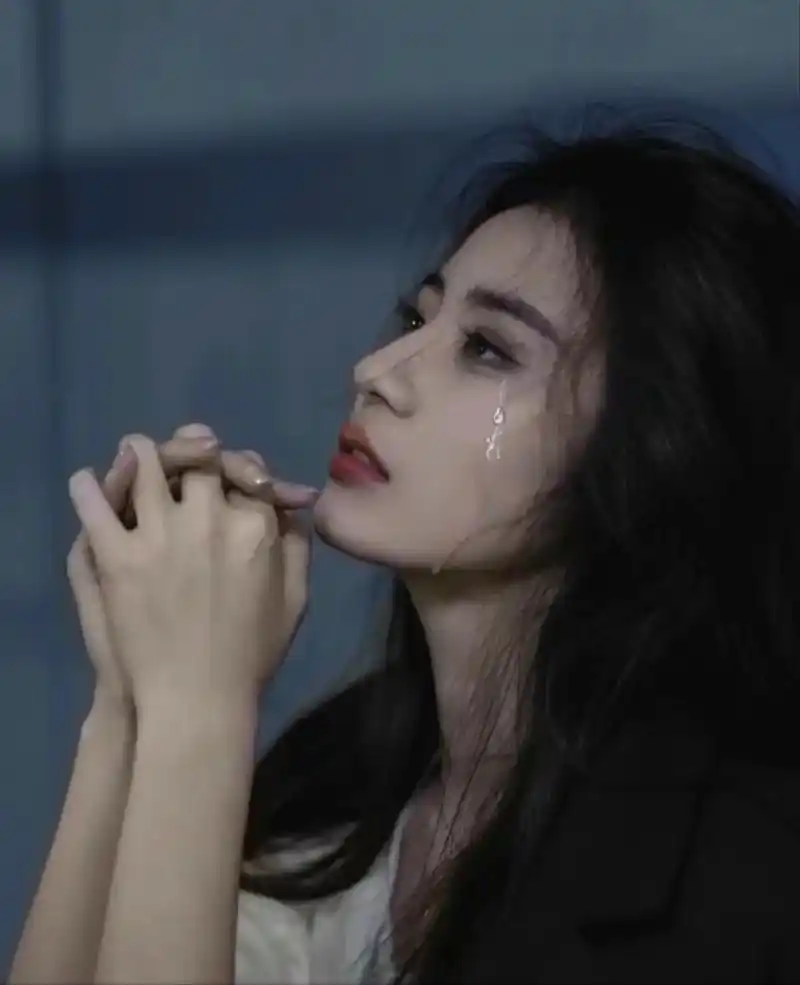 其实女人流泪,大多都是在哭自己,哭自己进退两难,哭自己无能为力