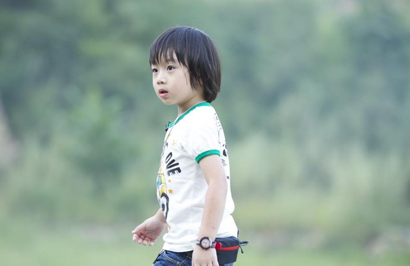 林志颖晒一家五口温馨照,大儿子kimi终于露面,模样更加帅气