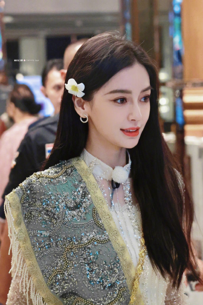 angelababy冷脸#泰兰德公主abbaby 泰国风造型,真的有人可以美成这样