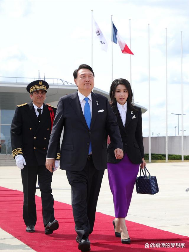 韩国第一夫人金建希亮相越南,造型惊艳全场!