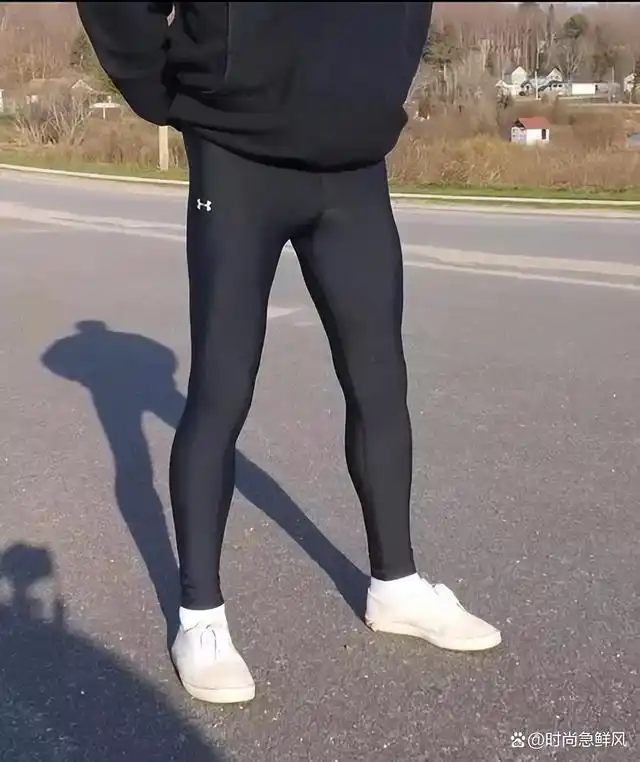 真正有品位的男人,很少穿小脚裤,紧身裤,看着邋遢又"油腻"