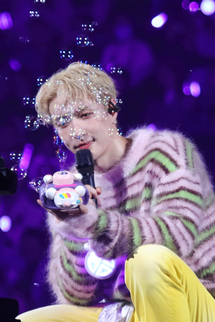 嘟嘴好可爱的宝宝好想rua20231202 重庆talking#张艺兴重庆演唱会